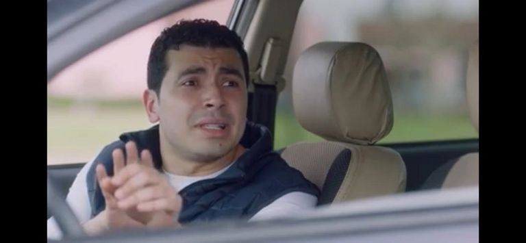 الطفل زياد مع الروبوت متين