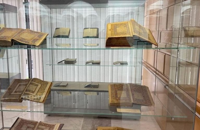 أحد المصاحف التي تضمنها المعرض