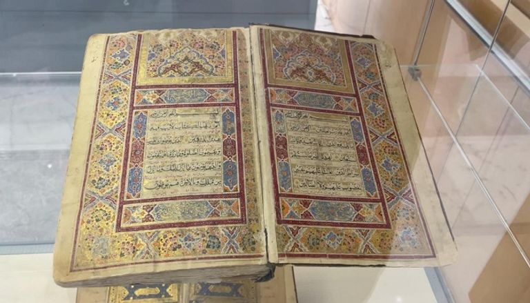 أحد المصاحف التي تضمنها المعرض