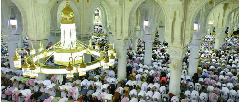 أجواء روحانية وإيمانية بالمسجد الحرام في ليلة 21 رمضان