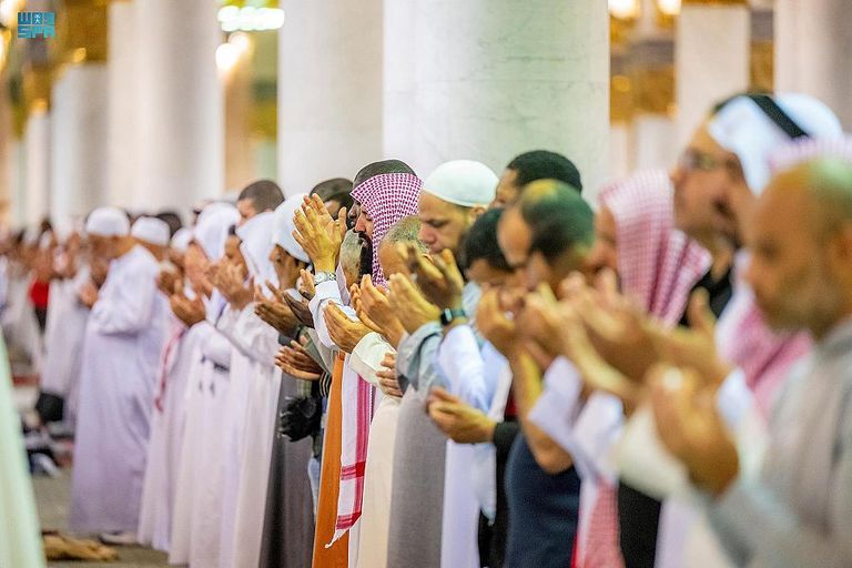 أجواء روحانية وإيمانية بالمسجد الحرام في ليلة 21 رمضان