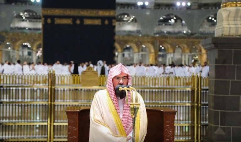 أجواء روحانية وإيمانية بالمسجد الحرام في ليلة 21 رمضان