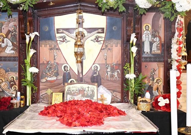 الكنيسة القبطية تتشح بالسواد في يوم الجمعة العظيمة