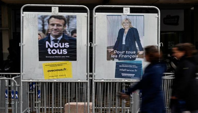 ملصقات لمرشحي الانتخابات الفرنسية (أ. ف. ب)
