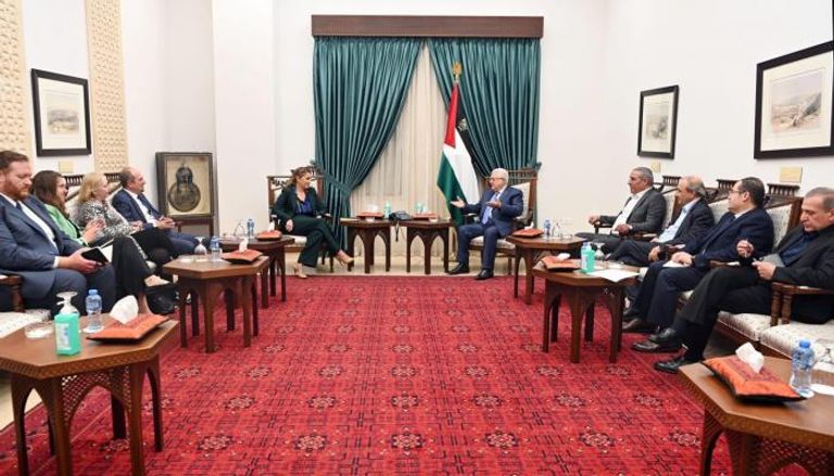 جانب من لقاء الوفد الأمريكي مع الرئيس الفلسطيني