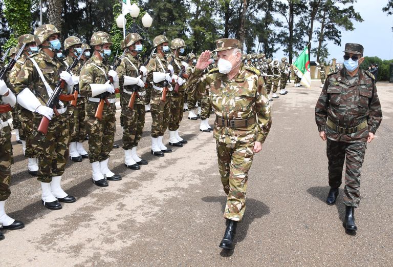 قائد أركان الجيش الجزائري في مقر القوات البرية