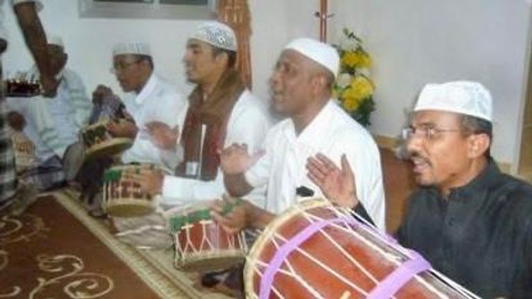 يمنيون يبتهلون بالموشحات الصوفية في رمضان