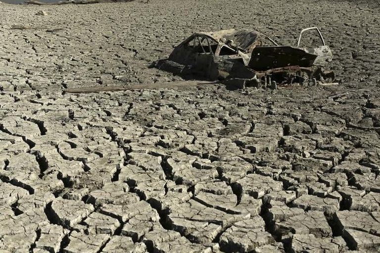 الجفاف في كاليفورنيا - رويترز أرض جافة ببحيرة ميندوسينو بولاية كاليفورنيا - رويترز