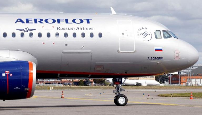 شعار شركة الطيران الروسية أيروفلوت يظهر على طائرة إيرباص A320-200 - رويترز