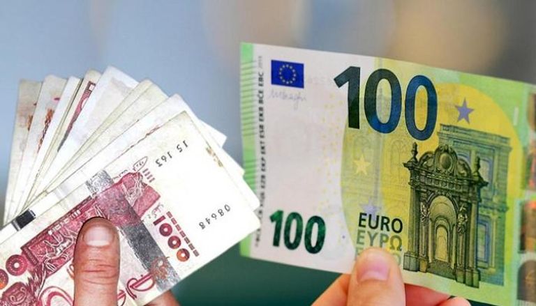 أوراق نقدية من اليورو والدينار الجزائري - أرشيفية