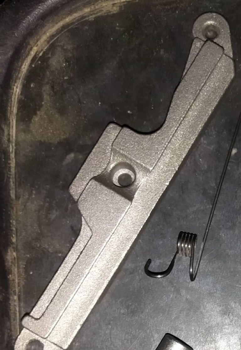 شاحنة تقل قطع الأسلحة المضبوطة في المهرة