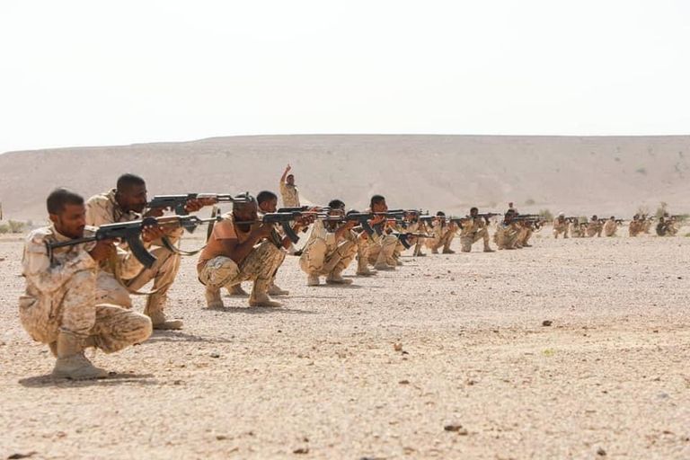 قوات حكومية يمنية بميناء المكلا - الفرنسية