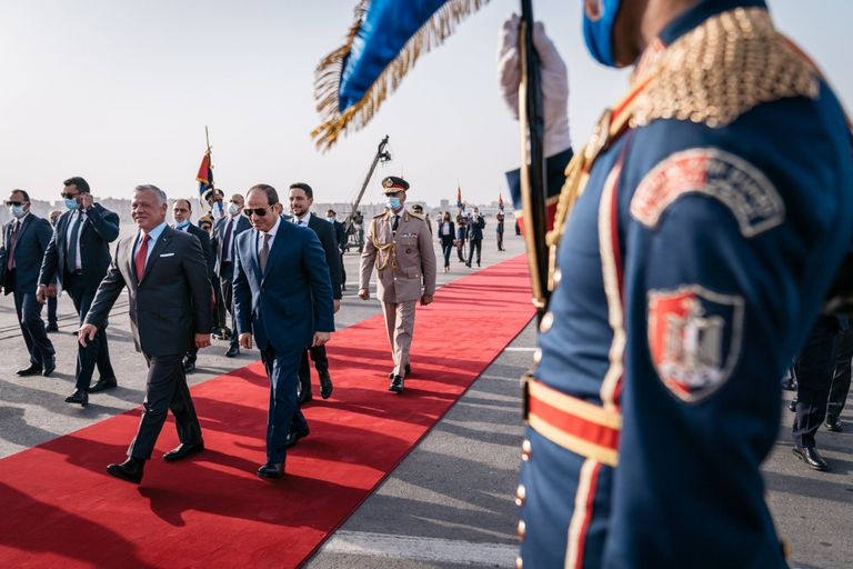 الرئيس المصري يستقبل العاهل الأردني في مطار القاهرة الدولي الرئيس المصري يستقبل ولي عهد أبوظبي والعاهل الأردني