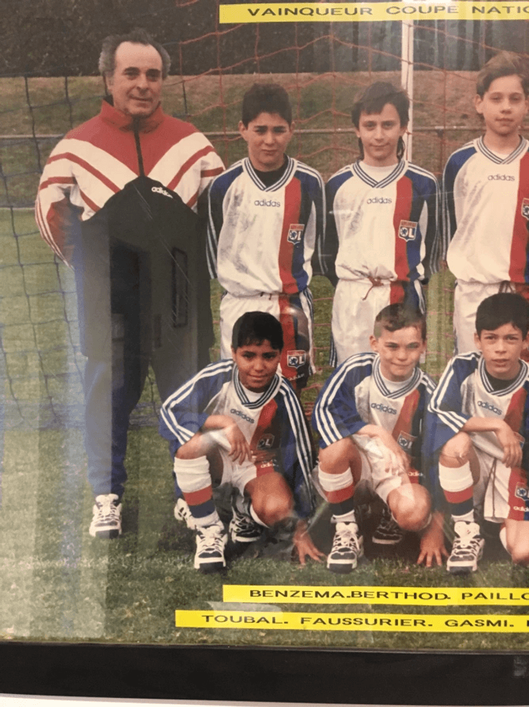 كريم بنزيما مع شباب ليون