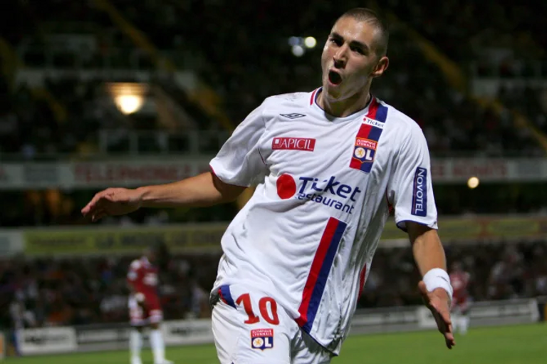 كريم بنزيما بقميص ليون