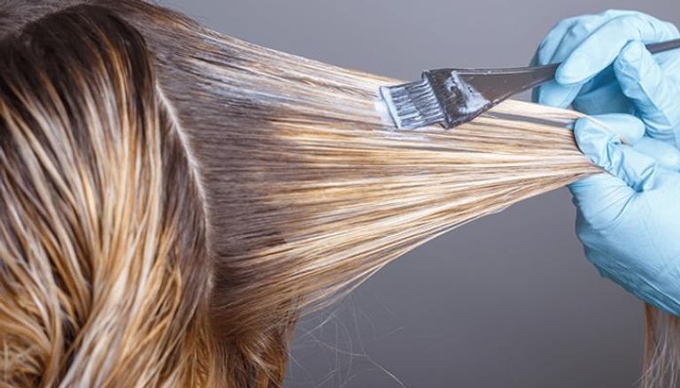 صبغ الشعر في المنزل يحتاج للالتزام بإرشادات بسيطة