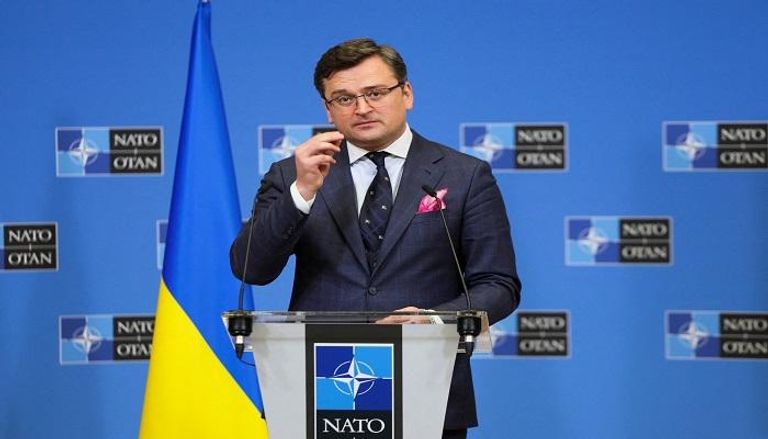 وزير الخارجية الأوكراني يتحدث خلال مؤتمر صحفي في مقر ناتو