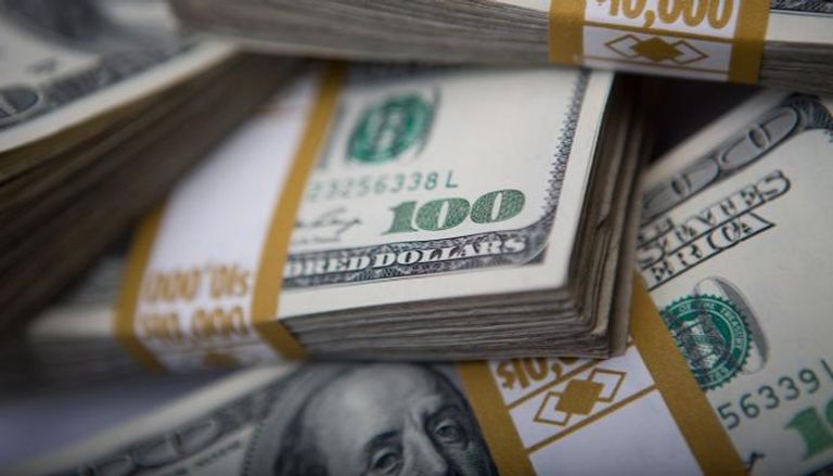ارتفاع الدولار الأمريكي إلى أعلى مستوياته منذ عامين وتراجع اليوان