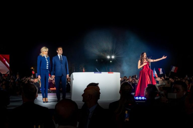 فرح الديباني والرئيس الفرنسي إيمانويل ماكرون