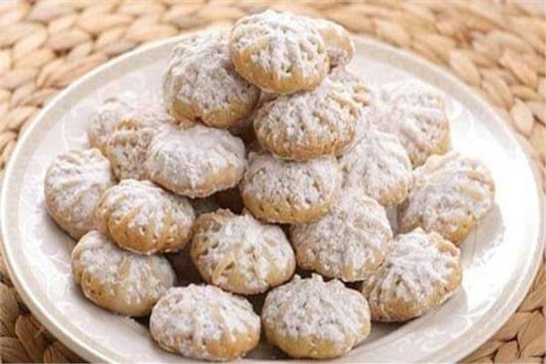 الإفراط في تناول كحك العيد يهدد الصحة