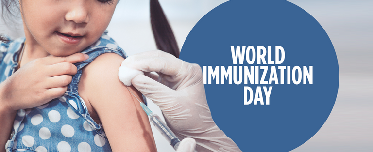 طبيبة تحقن طفلا باللقاح