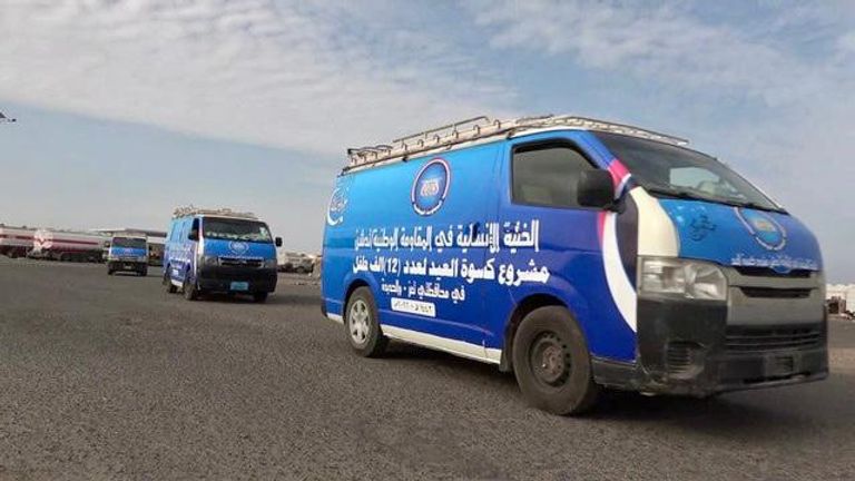 جانب من عمل فريق الخلية الإنسانية في عدن