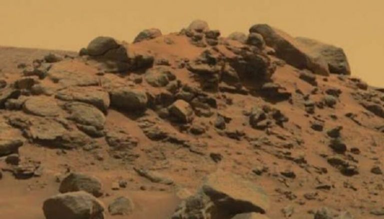 دراسة تكشف أصل الصخور الغنية بالزبرجد الزيتوني في كوكب المريخ
