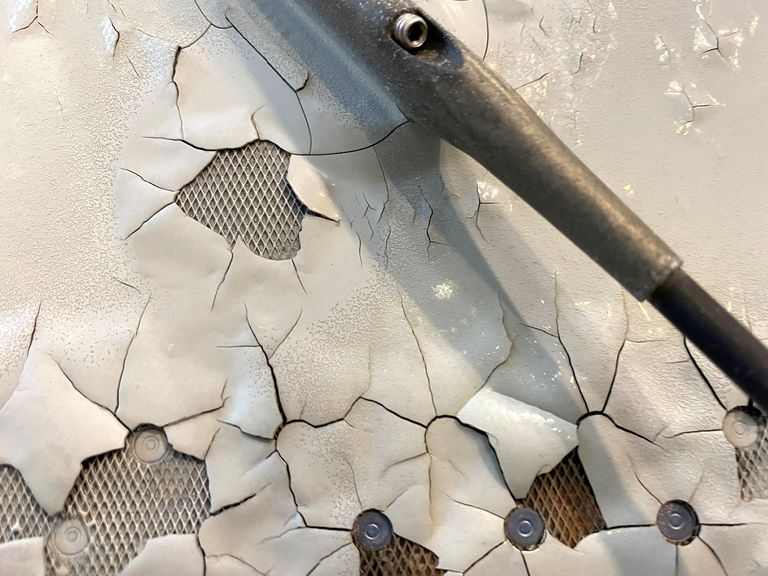 تشققات في سطح طائرة إيرباص طراز "اي 350" طائرة تتبع الخوط القطرية من صناعة إيرباص