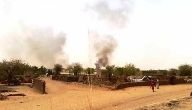 الدخان يتصاعد جراء أعمال عنف شهدها إقليم دارفور