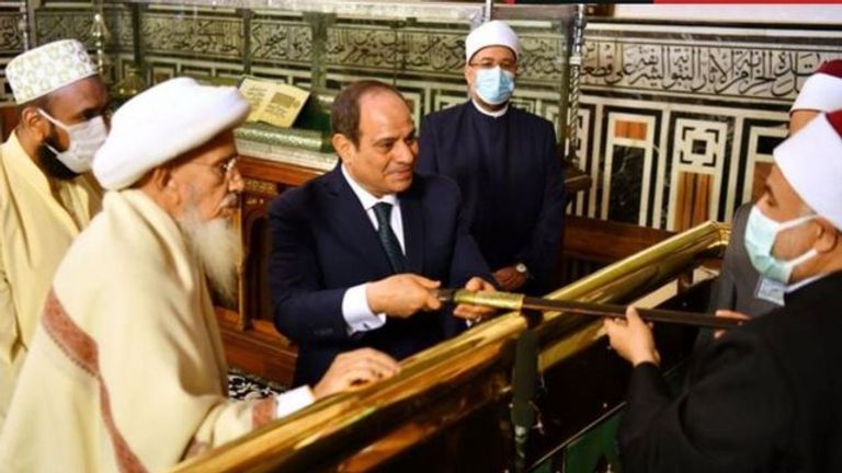 سلطان طائفة البهرة مع الرئيس المصري بمسجد الحسين