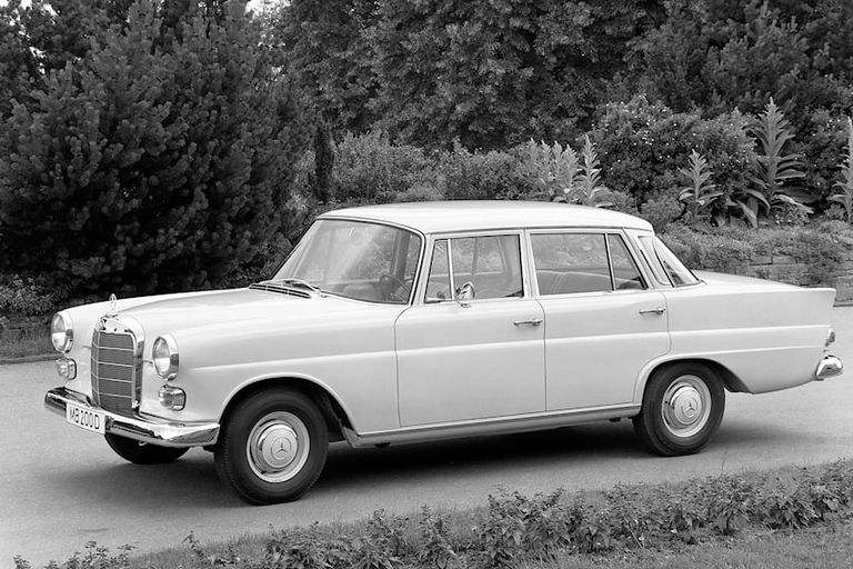 طراز W110 من اختبار مرسيدس لنظام ABS