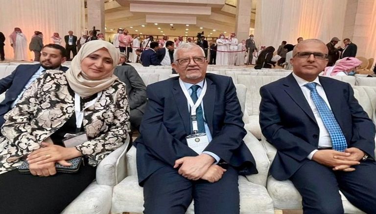 الدكتور ألفت علي الدبعي مع رئيس المجلس الرئاسي رشاد العليمي