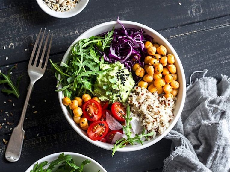 فترة الأعياد تعد تحديا صعبا للحفاظ على رشاقة الجسم