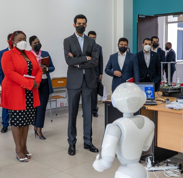 الشيخ شخبوط بن نهيان بن مبارك آل نهيان خلال زيارته لرواندا