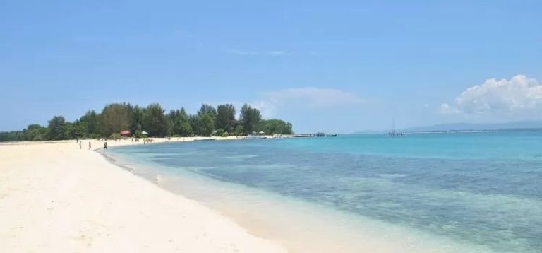 شاطئ Tanjung Lesung شاطئ جزيرة Pari