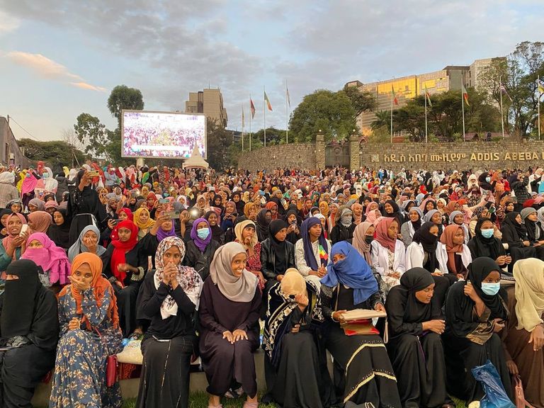 جانب من المشاركين بالإفطار