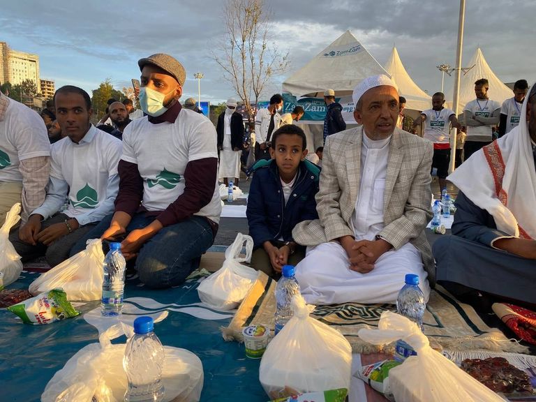 جانب من المشاركين بالإفطار