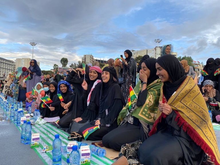 جانب من المشاركين بالإفطار