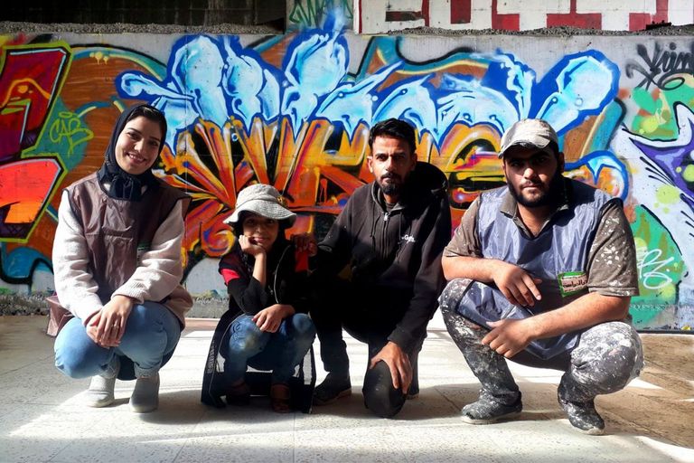 تزيين زقاق قديم بمنطقة الكاظمية برسومات فلكلورية