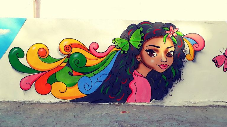 تزيين زقاق قديم بمنطقة الكاظمية برسومات فلكلورية