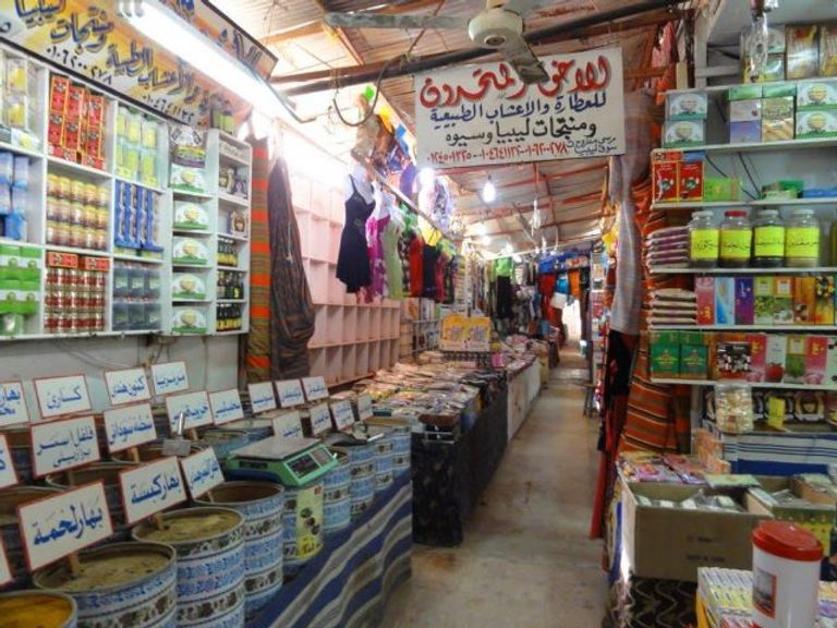 سوق ليبيا في مرسى مطروح شاطئ روميل في مرسى مطروح