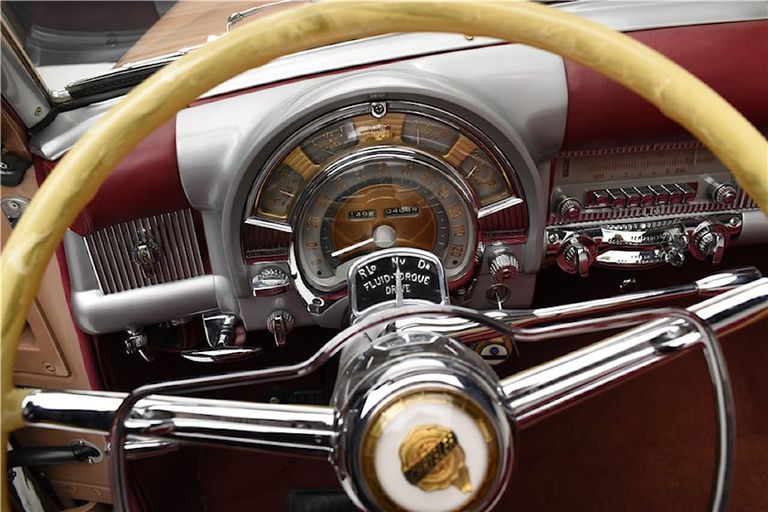 عجلة قيادة السيارة