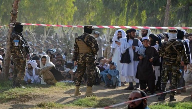 مصلون أفغان يؤدون صلاة عيد الفطر - الفرنسية