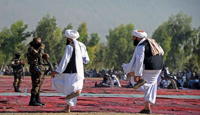 مصلون أفغان يؤدون صلاة عيد الفطر - الفرنسية