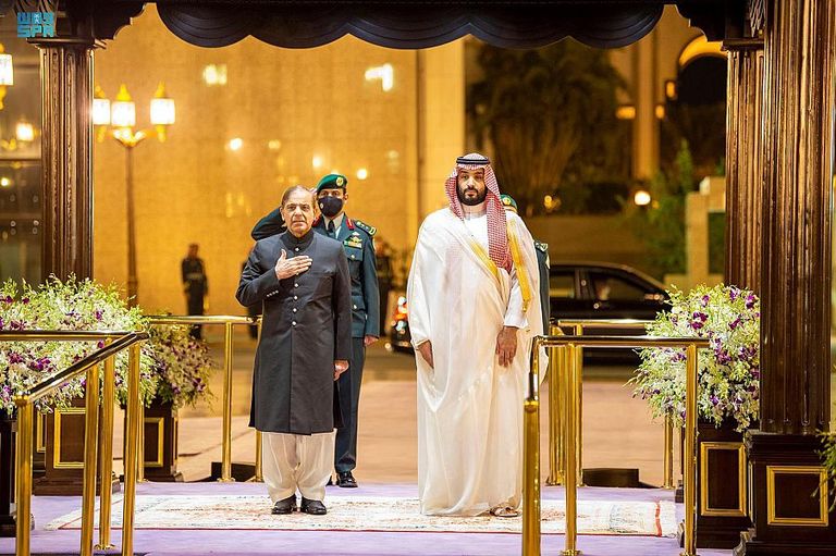 جانب من لقاء الأمير محمد بن سلمان وشهباز شريف