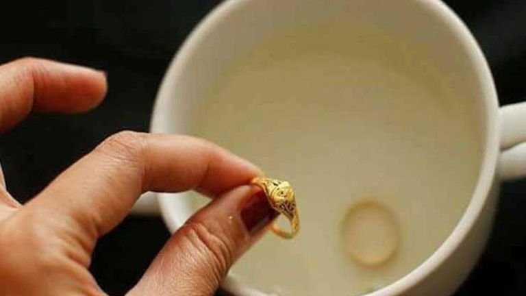 عادة حق الملح في الجزائر صلاة عيد الفطر بالجزائر - أرشيفية