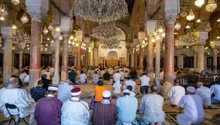 صورة  لصلاة العيد بجامع الزيتونة وسط العاصمة