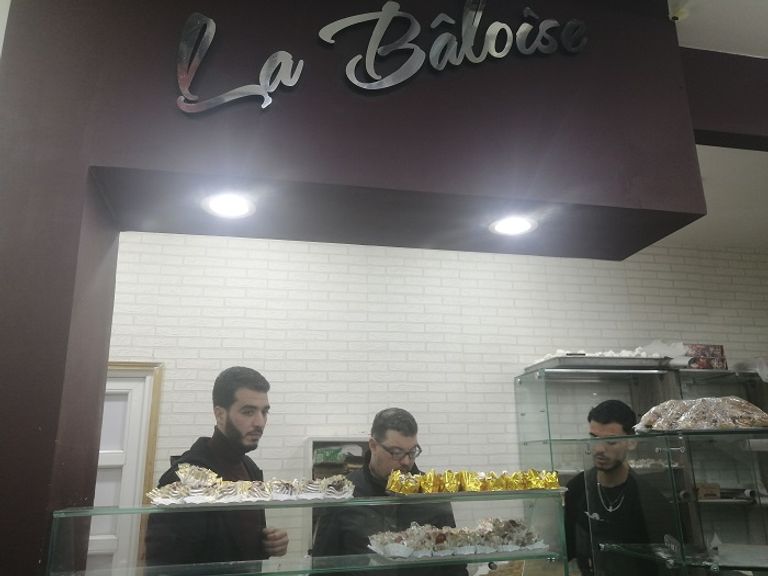 محل لصناعة الحلويات التقليدية والتورتات شرقي الجزائر منتج لمحل متخصص في صناعة الحلويات التقليدية والتورتات شرقي الجزائر