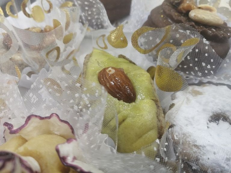 محل لصناعة الحلويات التقليدية والتورتات شرقي الجزائر منتج لمحل متخصص في صناعة الحلويات التقليدية والتورتات شرقي الجزائر