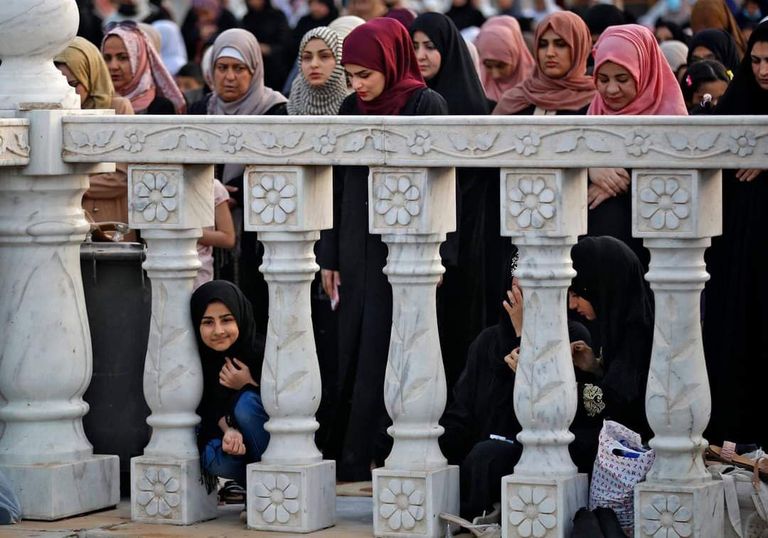 أسر بغدادية تحتفل بعيد الفطر عند متنزه الزوراء